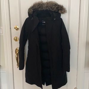 North Face Women’s Hooded Down Parka black small